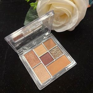 ME I BAO GE eyeshadow palette